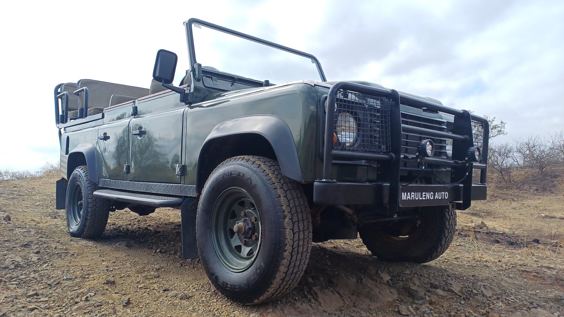 LAND ROVER DEFENDER 110 V8 GAME VIEWER for Sale in South Africa